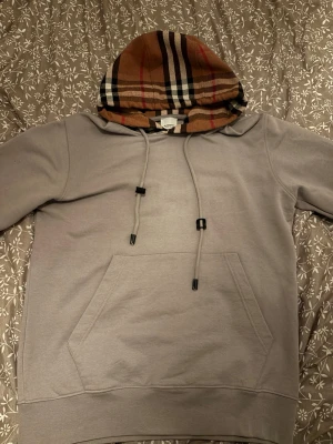 Burberry - Väldigt Bra skick inga skador 