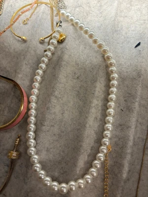 Pärlhalsband  - Vita pärlor halsband 