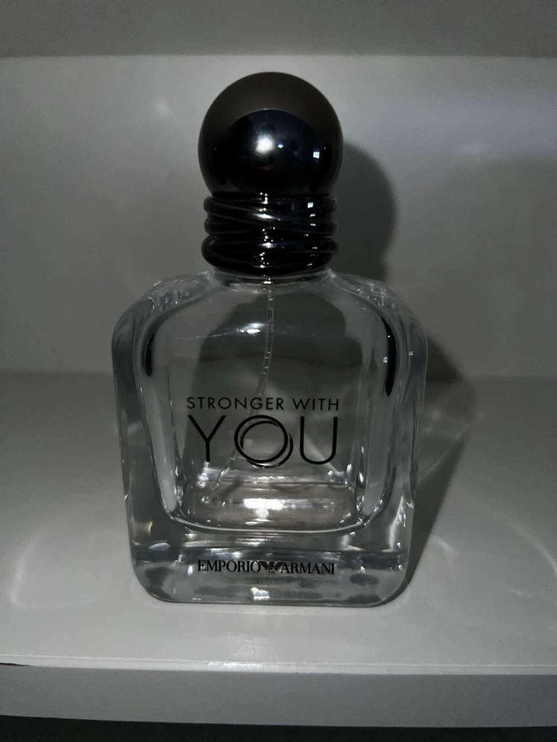 Tre olika parfymflaskor  - 1