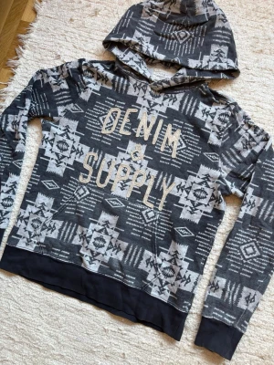 Vintage Denim & Supply Hoodie - En extremt unik och sällsynt vintage Ralph Lauren Denim & Supply hoodie. Väldigt varm och extremt bra passform.