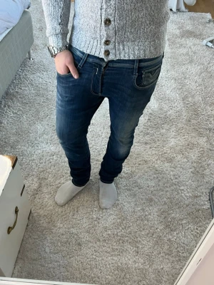 Replay anbass jeans - Replay Jeans | Bra skick | Storlek 30/32 | Pris - 499kr | Modellen är ca 179cm lång | Hör av dig vid minsta fråga eller fundering!!