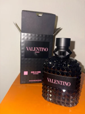 Valentino born in Roma intense  - Hej säljer en 100 ml valentino born in Roma intense. 