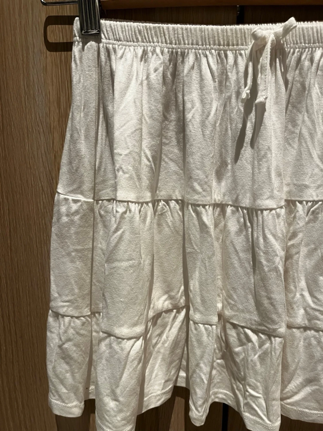 Vit volangkjol med knytband - 2