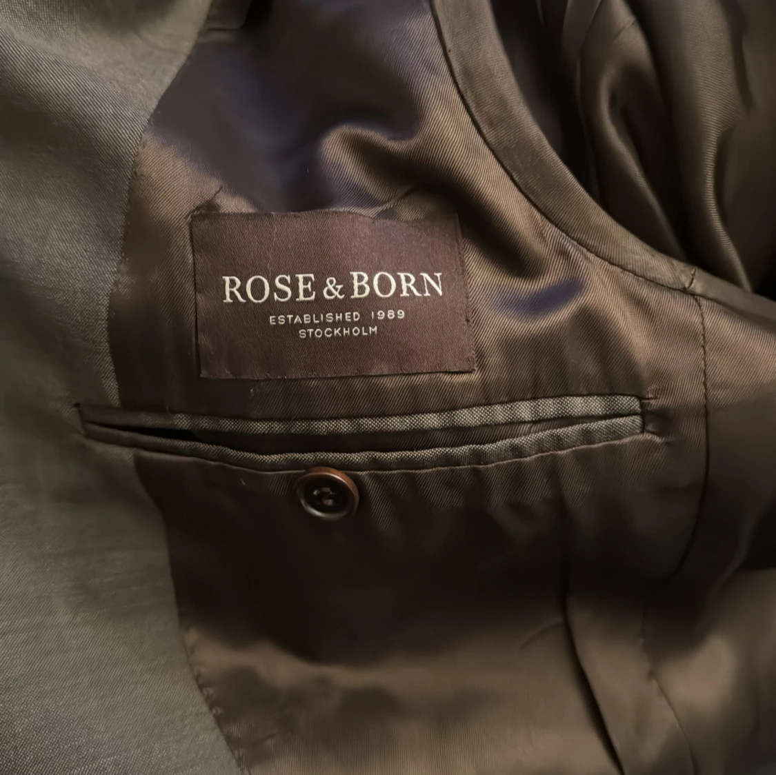 Brun kostym från Rose & Born, stl 48 - 2