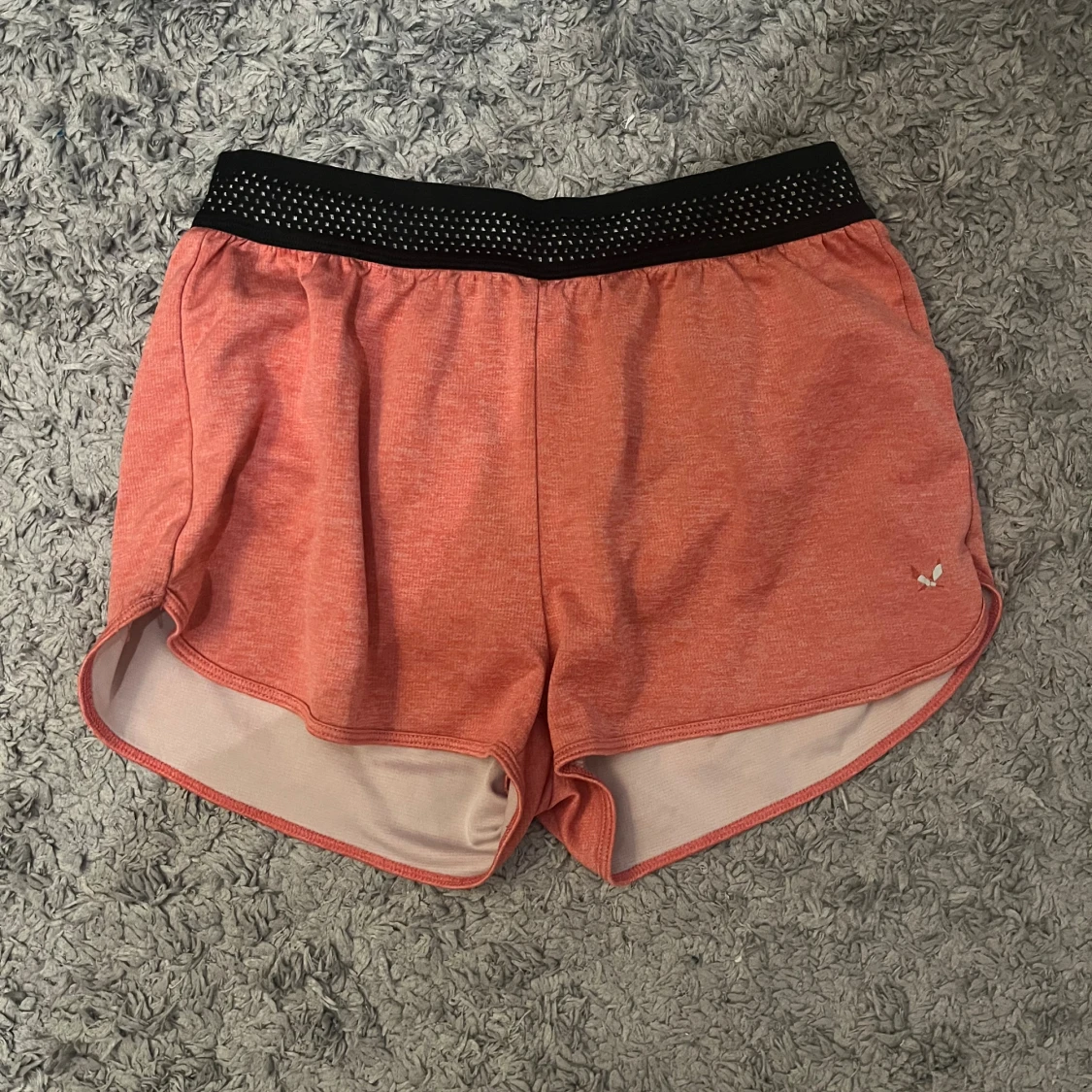 Rosa träningsshorts från SOC