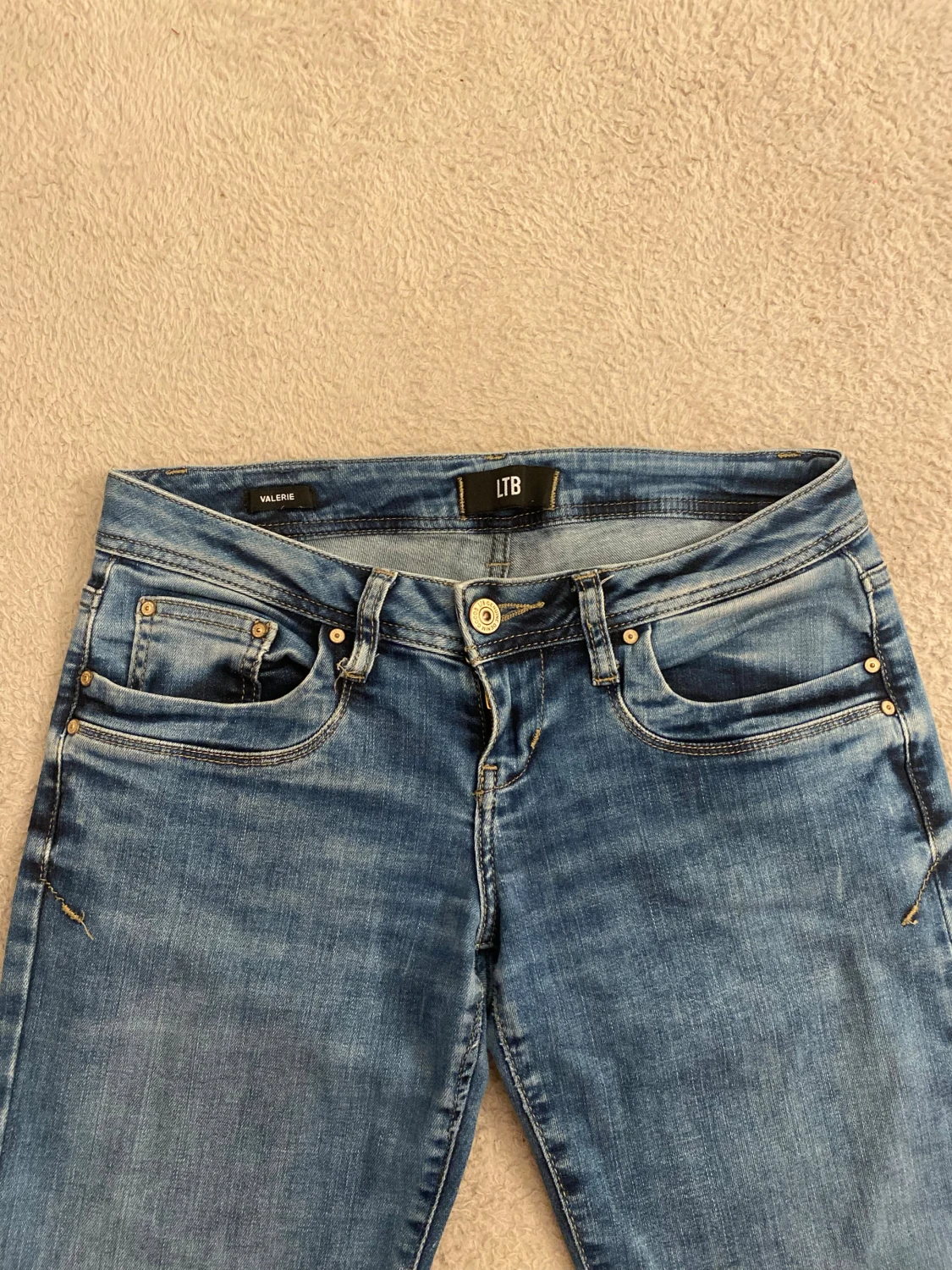 Blå bootcut jeans från LTB