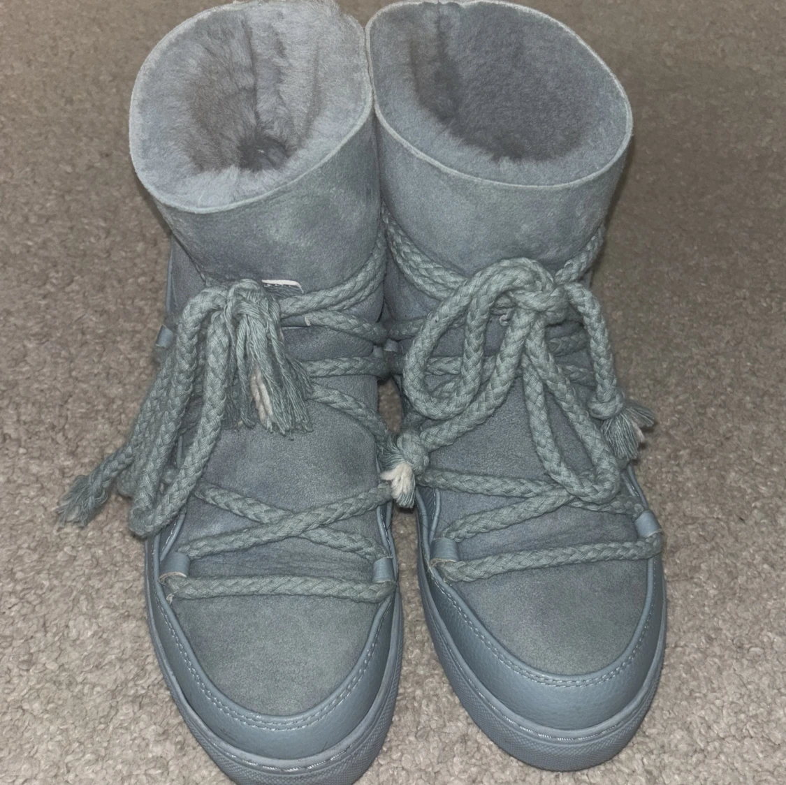 Blåa INUIKII moon boots med snörning 