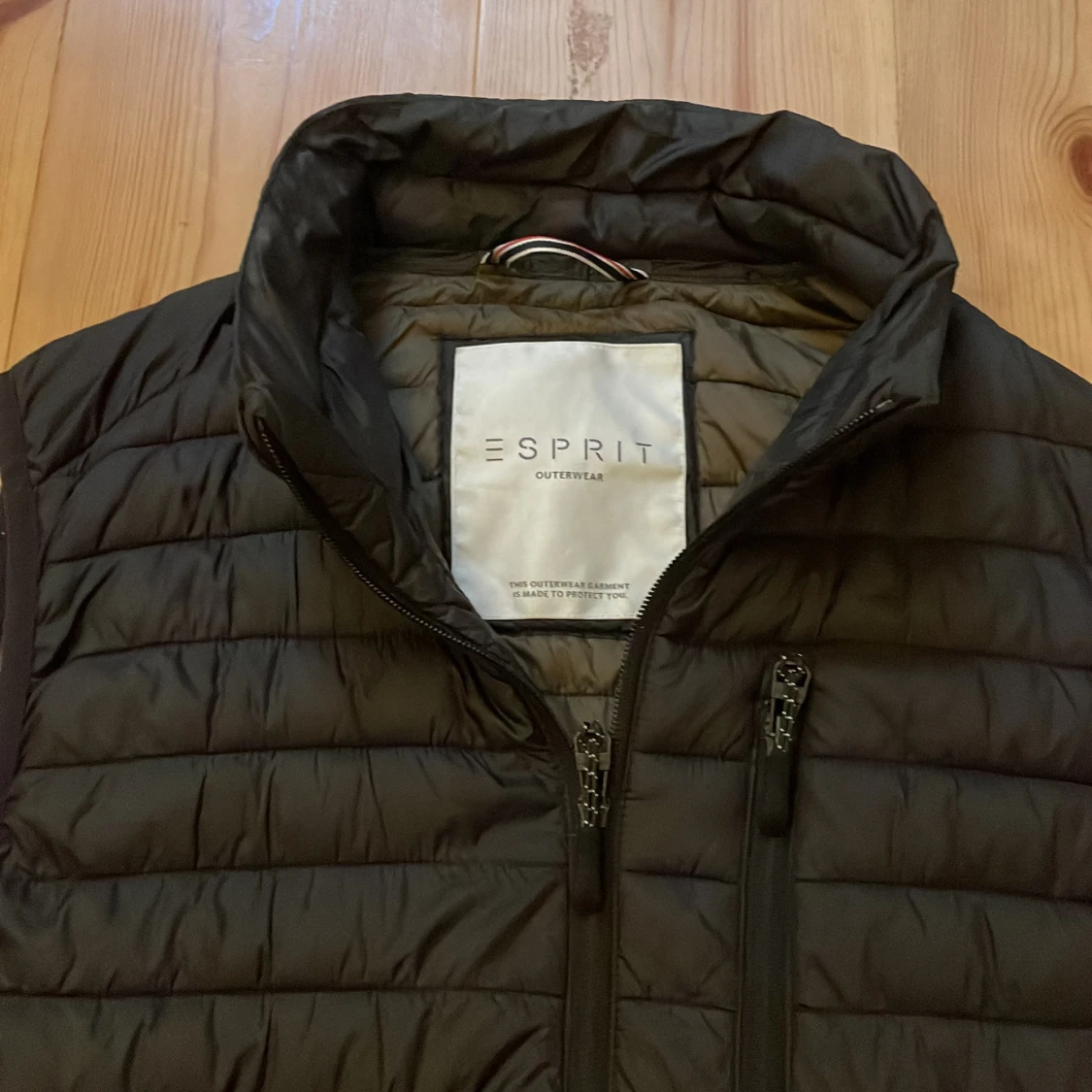 Svart dunväst från Esprit, storlek M - 2