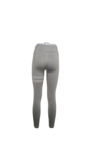 Grå leggings från Stronger - Snygga grå leggings från Stronger med hög midja och stretchigt material. Storlek small. Aldrig använda då de inte passade särskilt bra. Köpte för 699kr💕