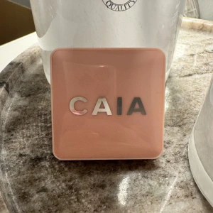 CAIA Glow Blush Pink Lemonade - Superfin rouge från CAIA i färgen Pink Lemonade. Jag köpte via webbsidan förra veckan, men nyansen blev inte bra på mig. Har provat den fyra gånger, så det är mycket produkt kvar. Priset går att diskutera, hör gärna av dig vid frågor💗
