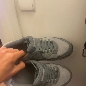 Nike Air Max 90 - Air max 90 inte så använda, köpta för ca 5 månader sedan. En tvätt och helt fräscha som ny. .