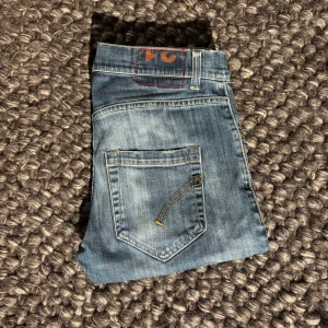 Dondup Jeans - Dondup jeans i modellen Mius (slim fit). Jeansen är i storlek 31 och skicket är 9.5/10 (som nya). Pris kan diskuteras vid snabb affär