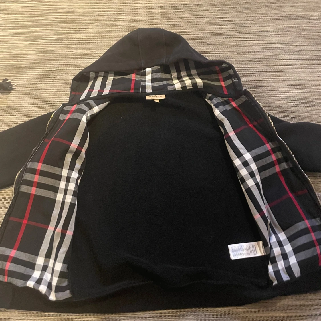 Svart Burberry hoodie med rutig huva - 2