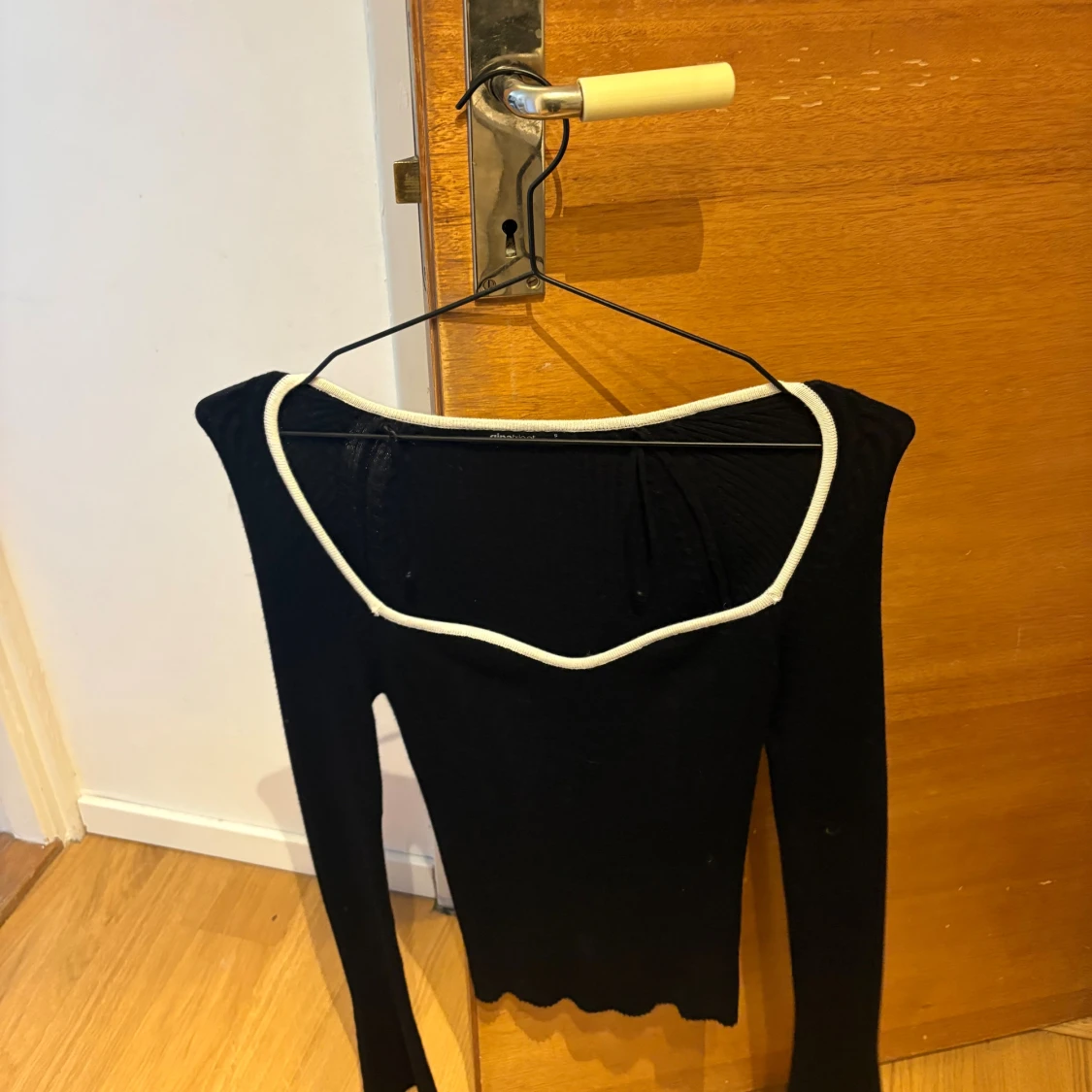 Svart långärmad topp från Gina Tricot