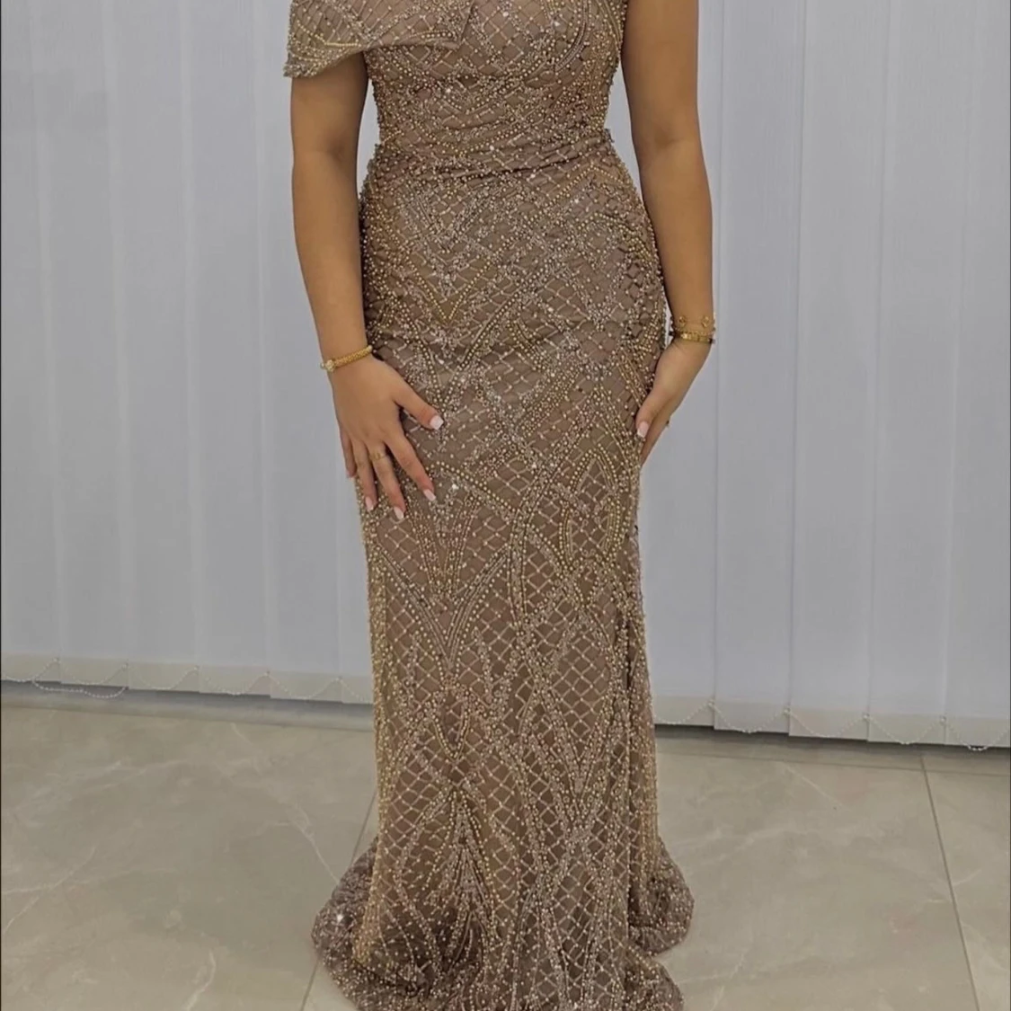 Glittrig champagnefärgad långklänning - 2