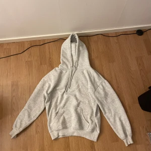 Hoodie från bikbok  - Kommer inte till användning längre. Nypris 399 