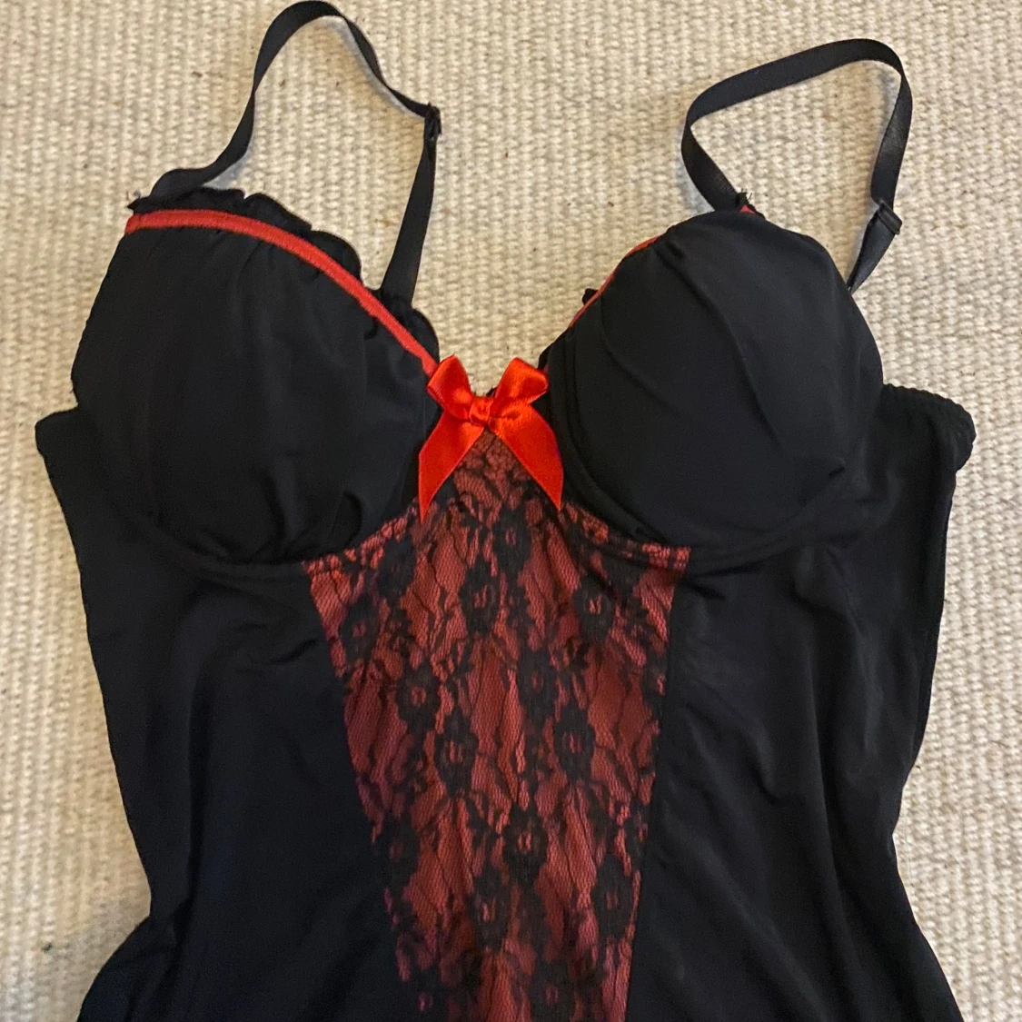 Svart och röd lace klänning - 3