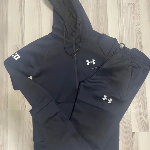  Under Armour - Svart underarmour set storlek S