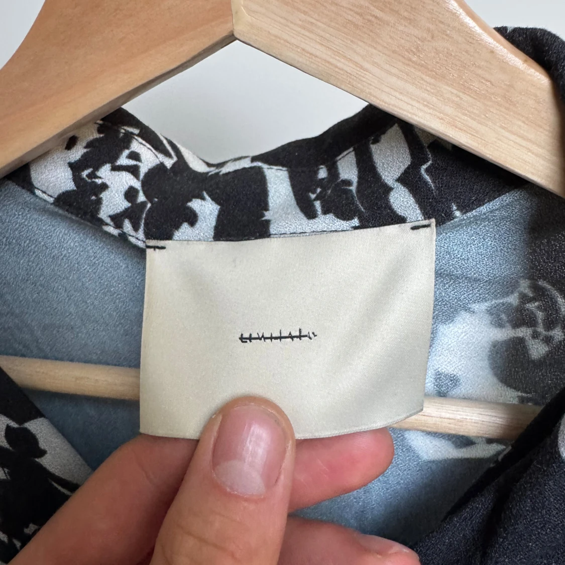 Svart och vit silkesskjorta Limitato - 1