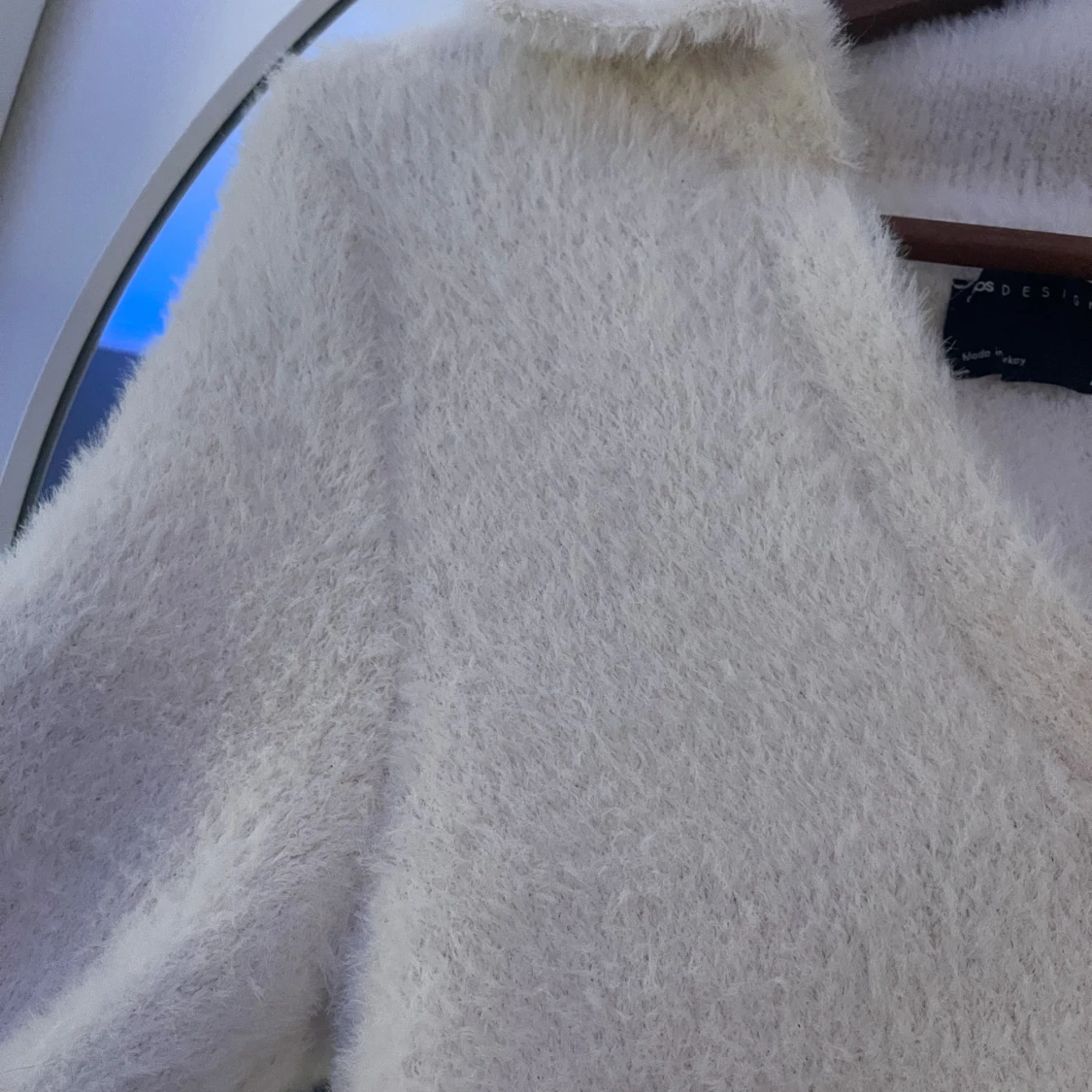 Vit fluffig tröja från ASOS DESIGN - 1