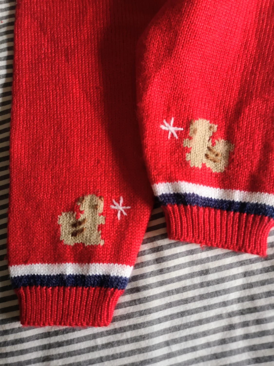 Julklappstips! Röd stickad jultröja och byxor med djurmotiv - 6