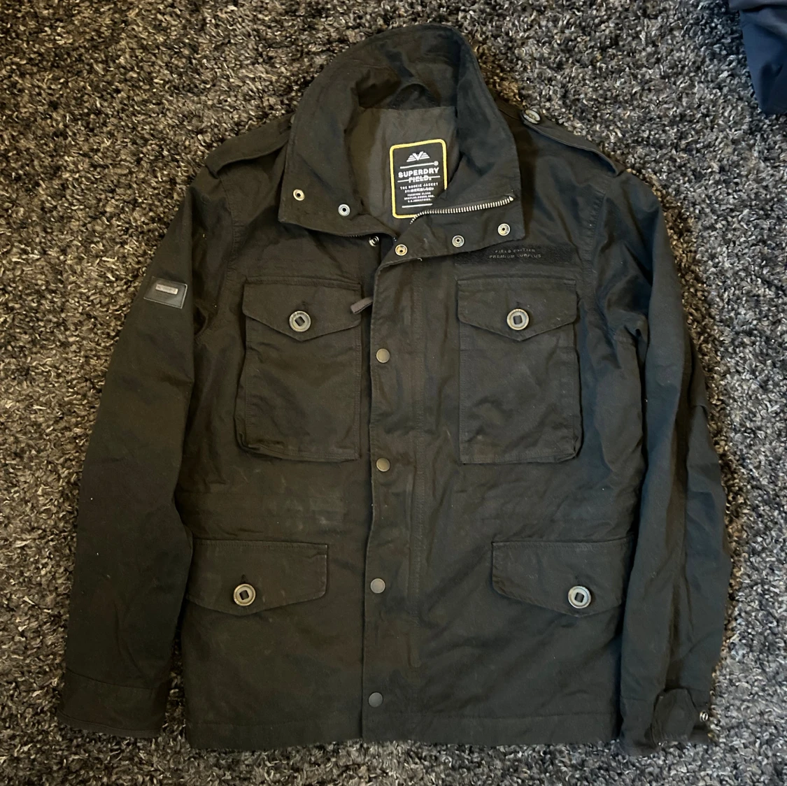 Svart field jacket från Superdry