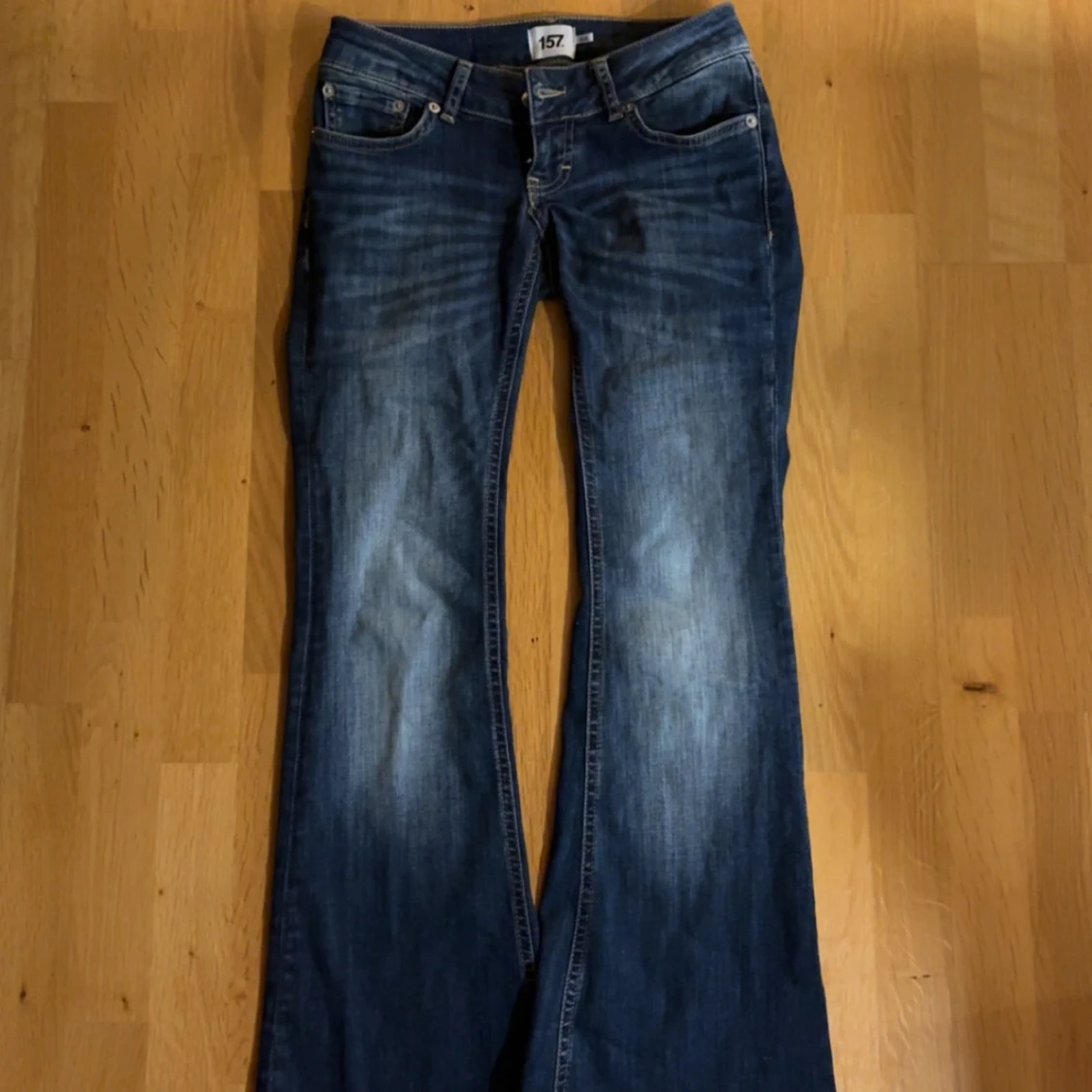 Low waist bootcut jeans från lager 157