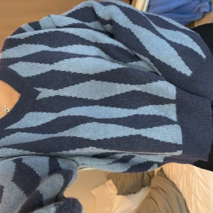 Stickad tröja - Jättefin stickad tröja!!! 💙💙