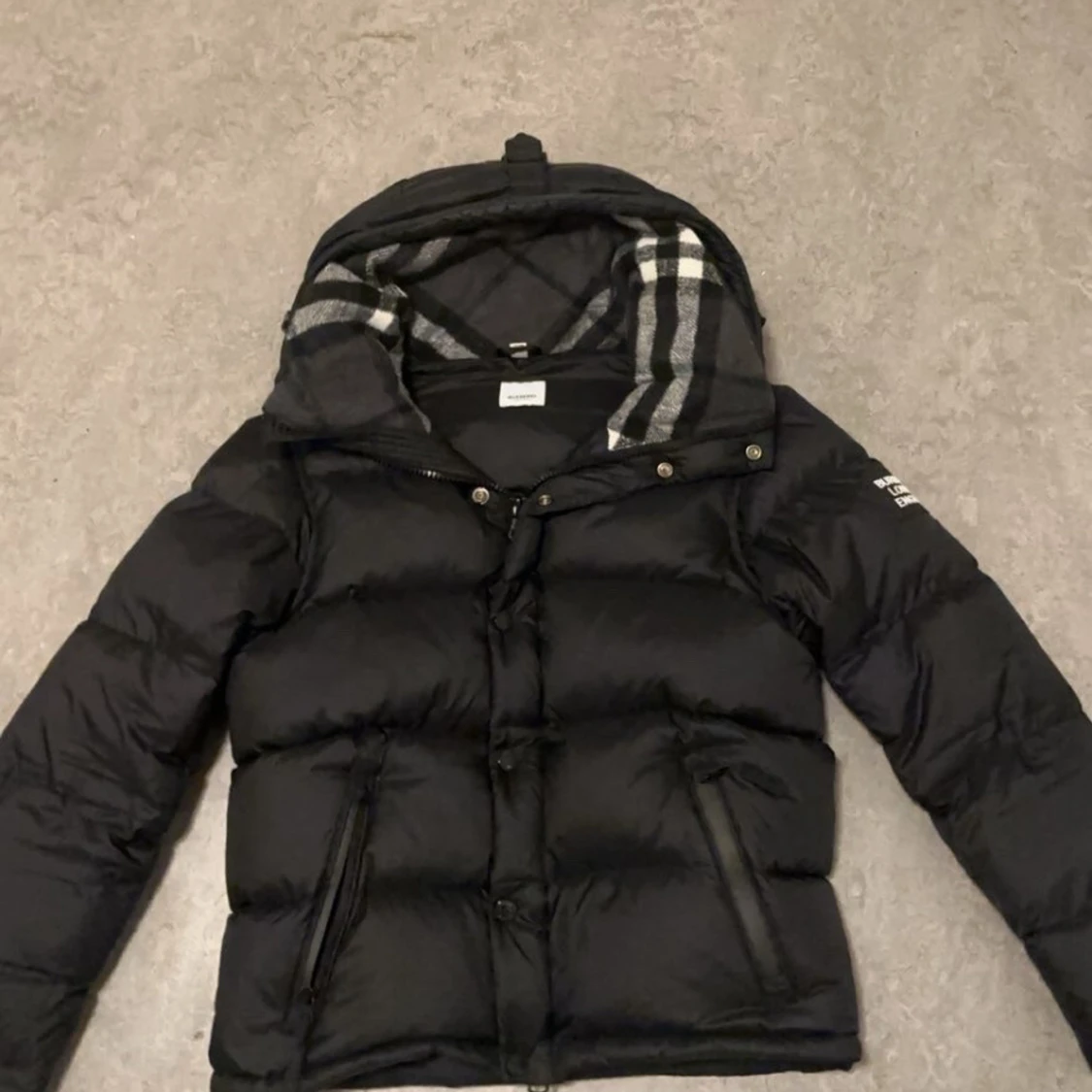 Svart pufferjacka från Burberry