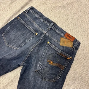 Acne/nudie custom jeans  - Säljer ett par sjukt unika och feta Acne/Nudie jeans som är custom made, ny pris på acne jeansen ca 5500 och ny pris på nudie jeansen är 1600 de är i sjukt bra sick och storlek 29/32 pris kan alltid diskuteras 