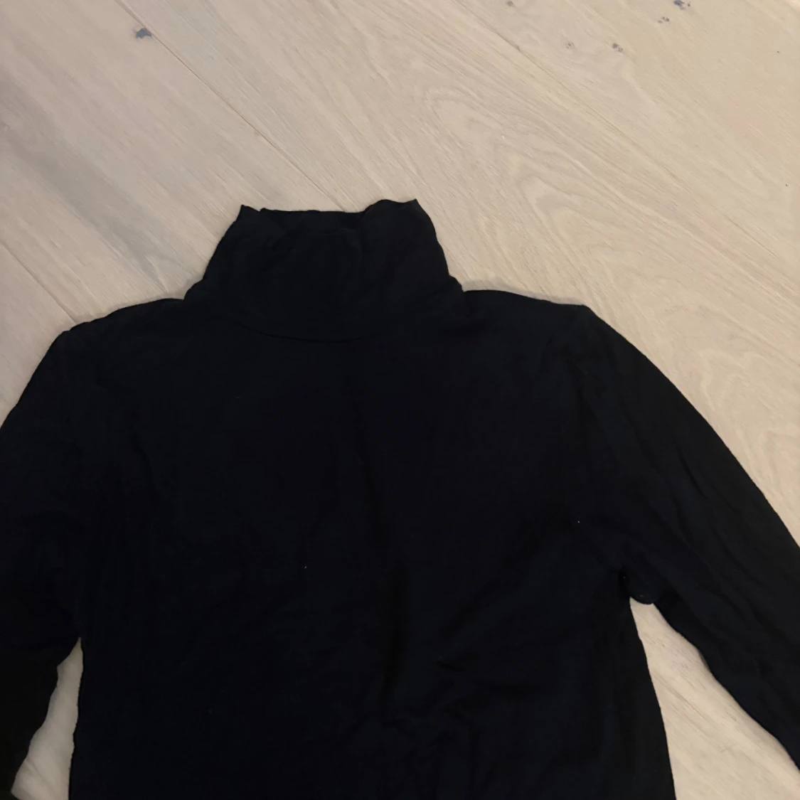 Svart polotröja med lång ärm - 1