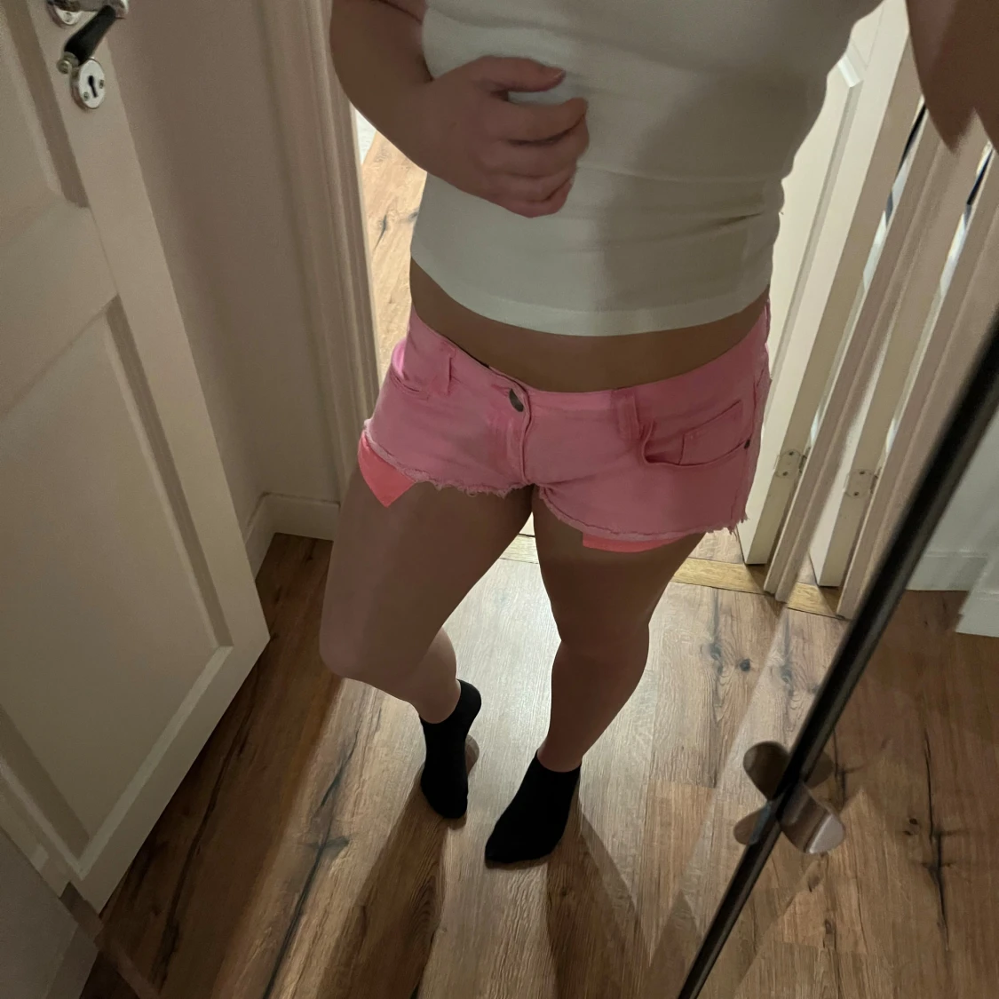 Rosa jeansshorts med fransig kant - 4
