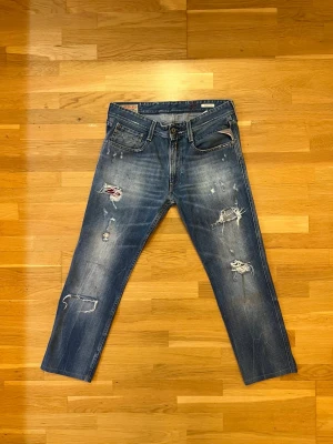 Replay anbass jeans - Storlek 32/32 schyssta ripped jeans till billig peng