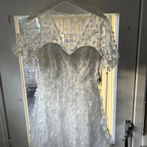 Studentklänning  - Helt oanvänd, köpte till min student men använde en annan. Båda prislappar kvar 