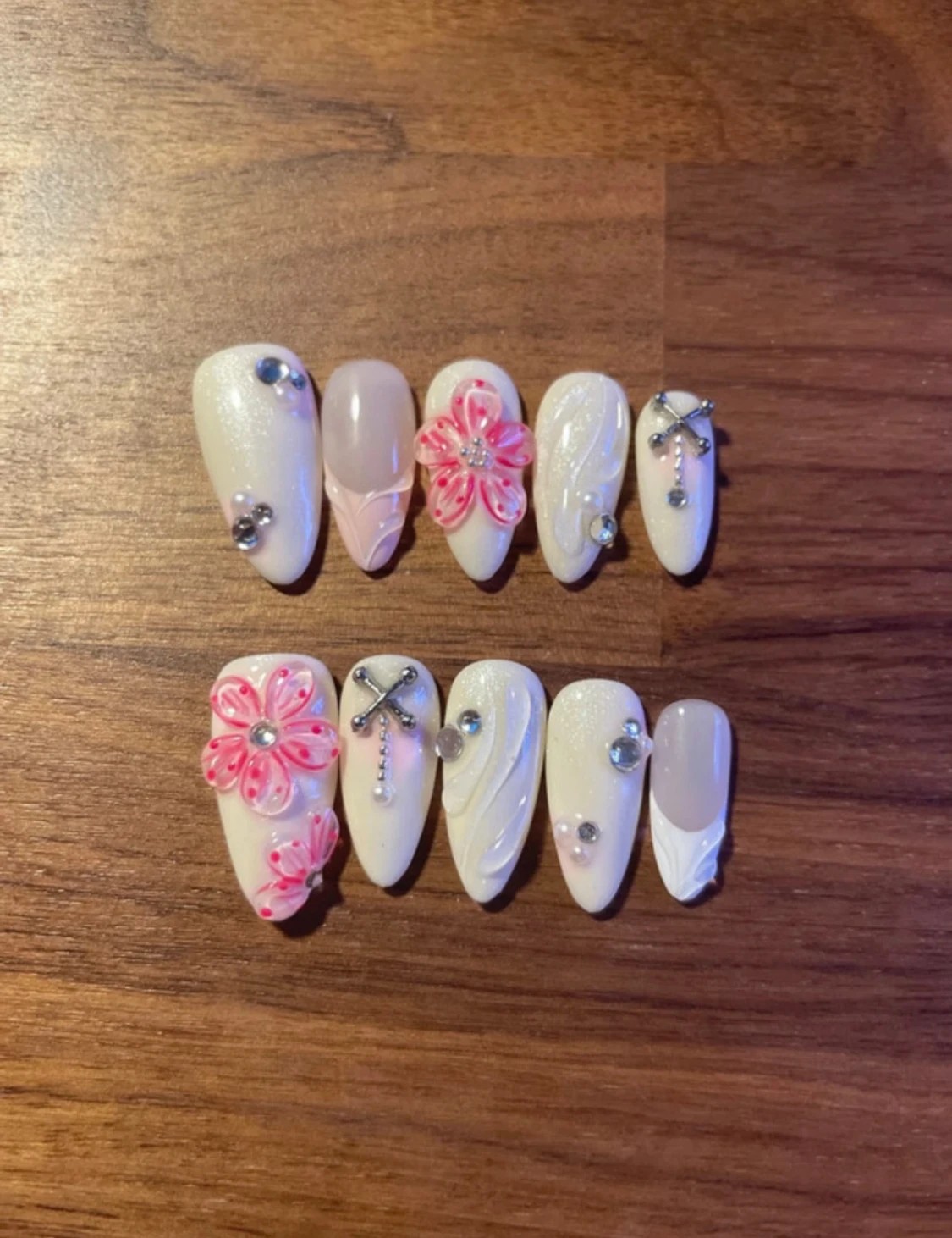 XS - Press-on naglar med blommor och strass