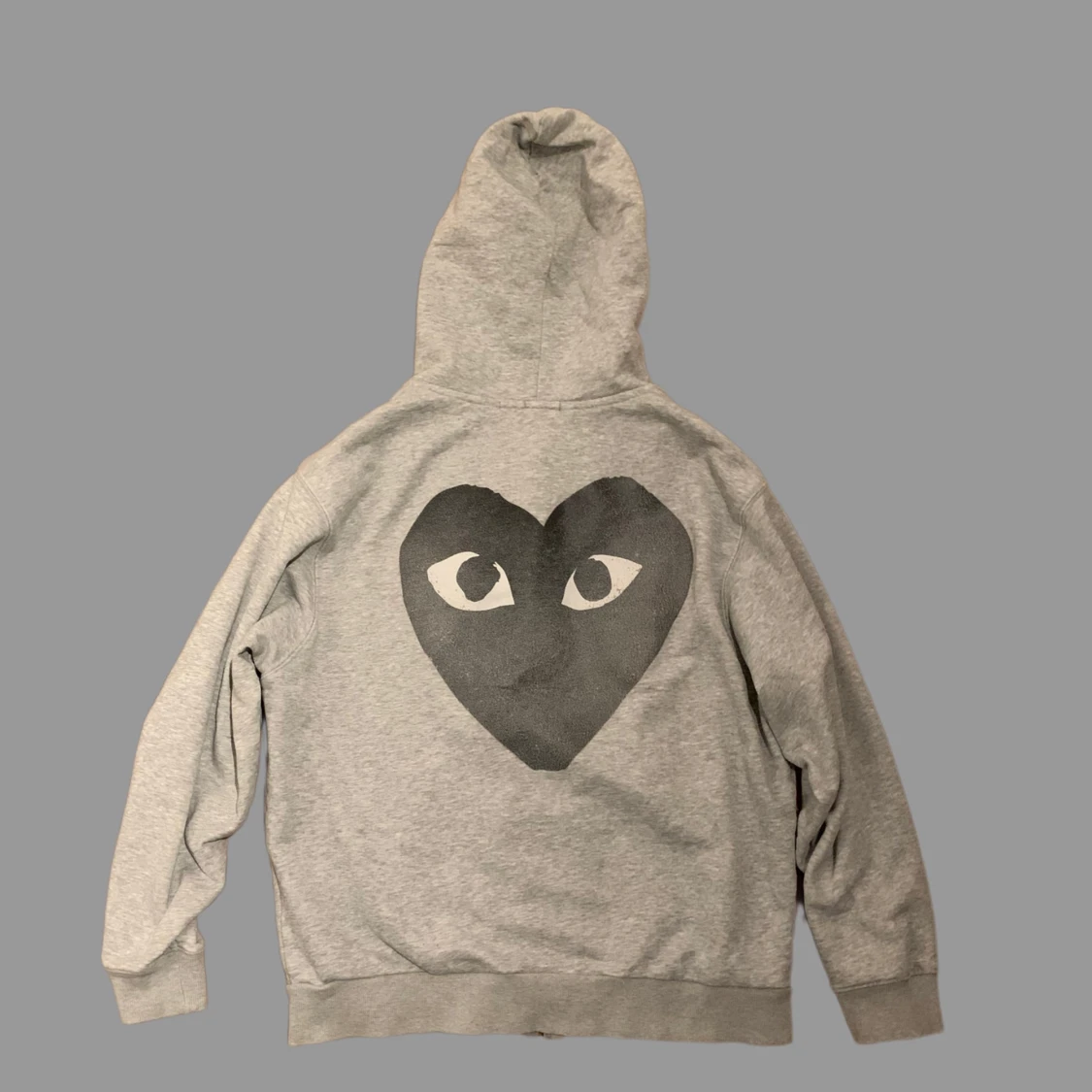 Grå hoodie från Comme des Garçons Play - 1