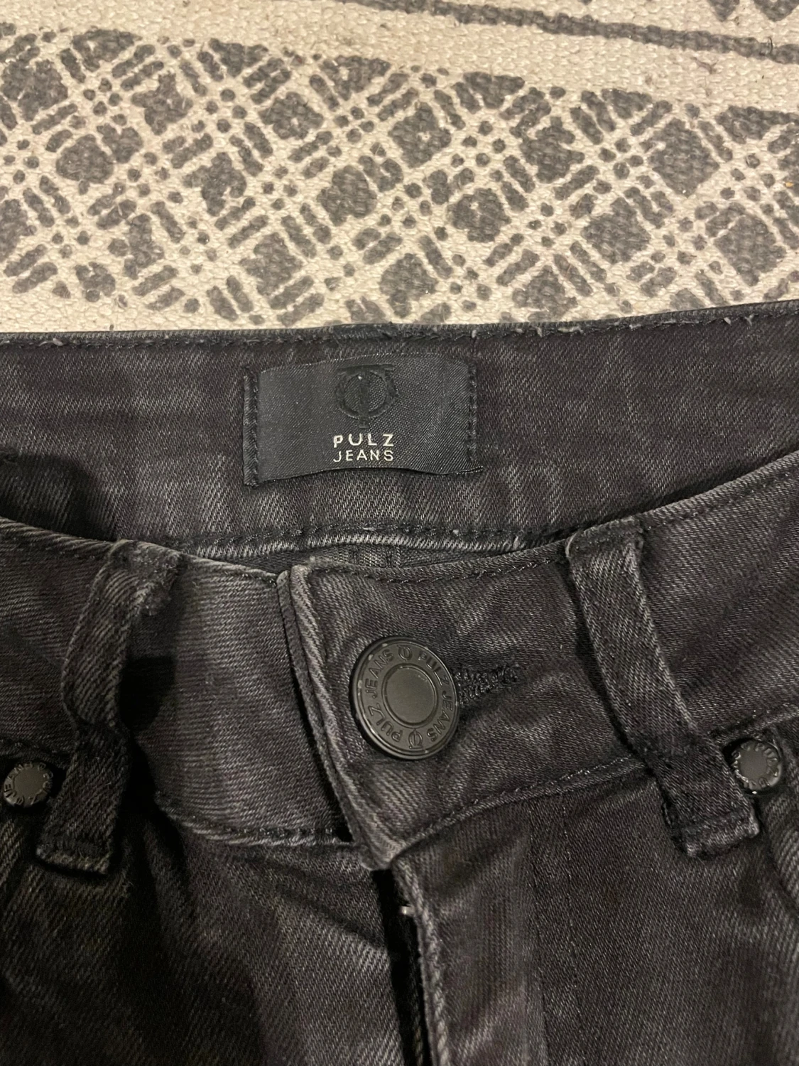 Svarta bootcut jeans från Pulz - 1