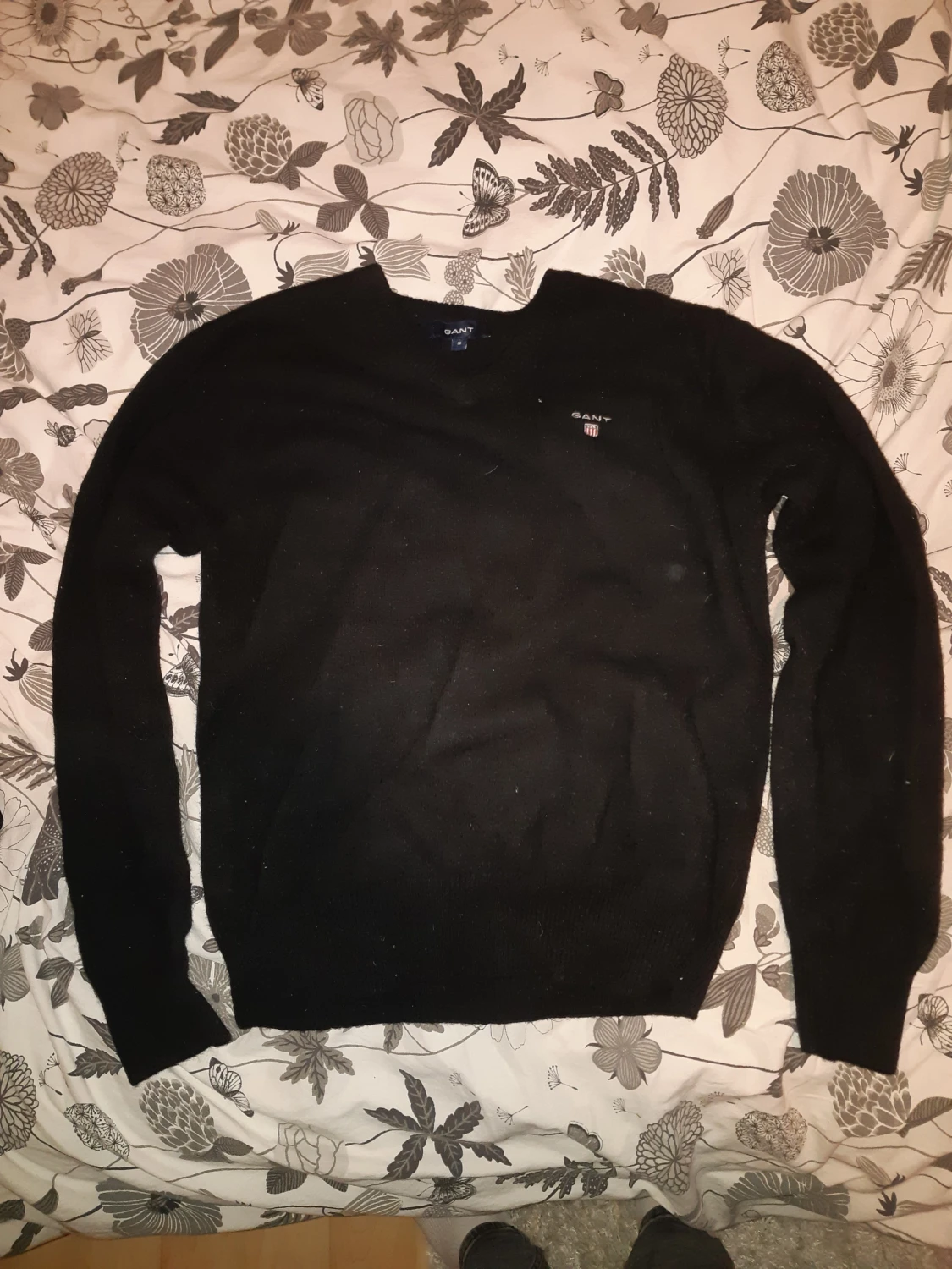 Svart stickad GANT tröja v-ringad