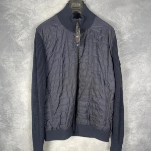 J. Lindeberg Cardigan - Skick: 8/10, inga defekter. | Ingår: Endast Cardigan. | Nypris: +- 5000 SEK. 