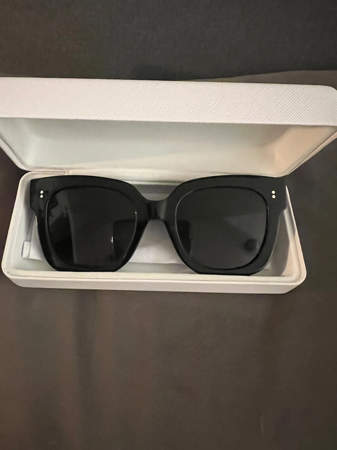 Svarta solglasögon från Chimi