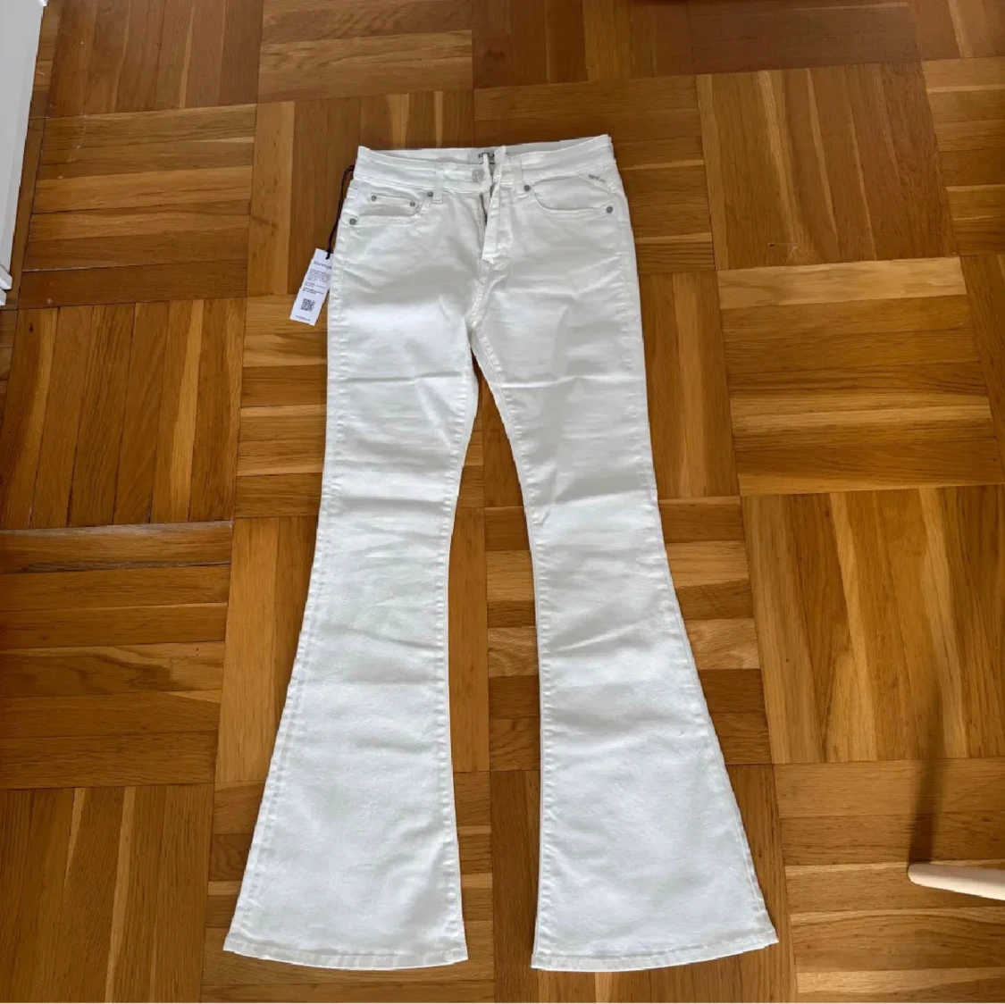 Vita bootcut jeans från Replay - 1