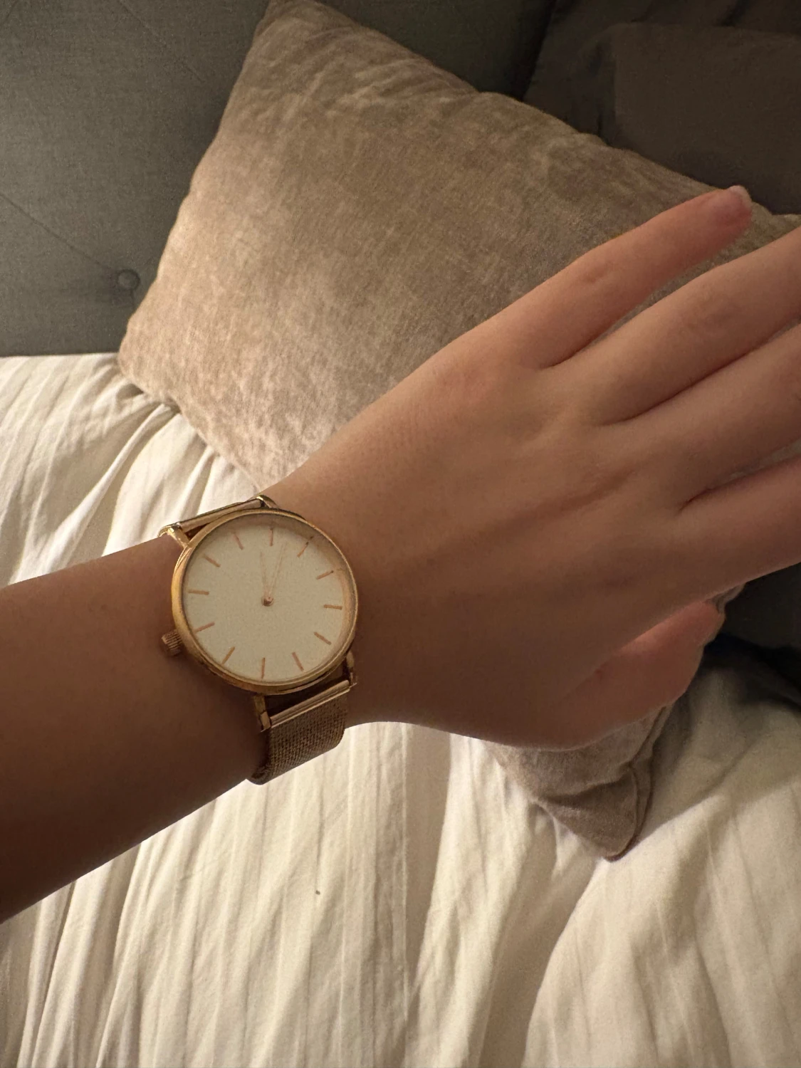 Stilren guldig mesh-klocka - 2