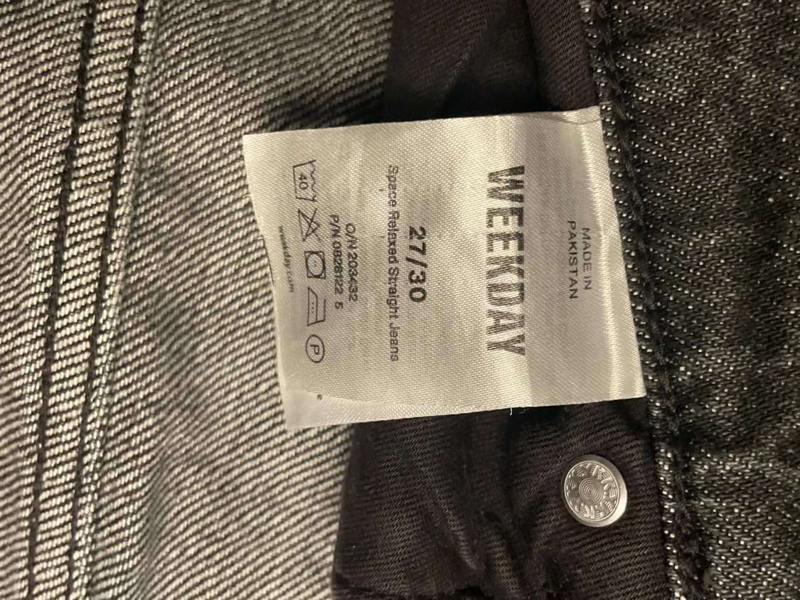 Svarta raka jeans från Weekday - 3