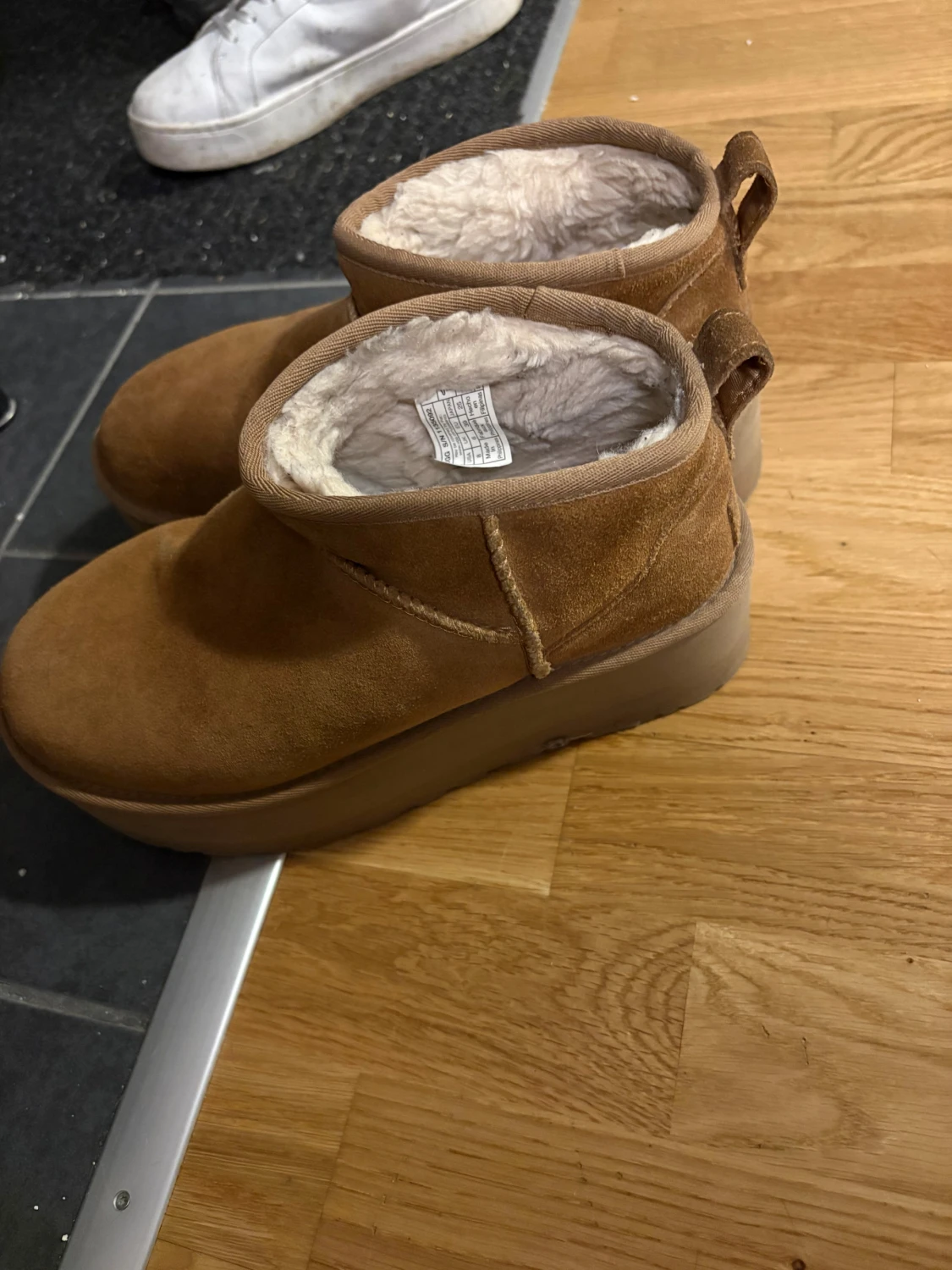 UGG W Classic Ultra Mini Platform