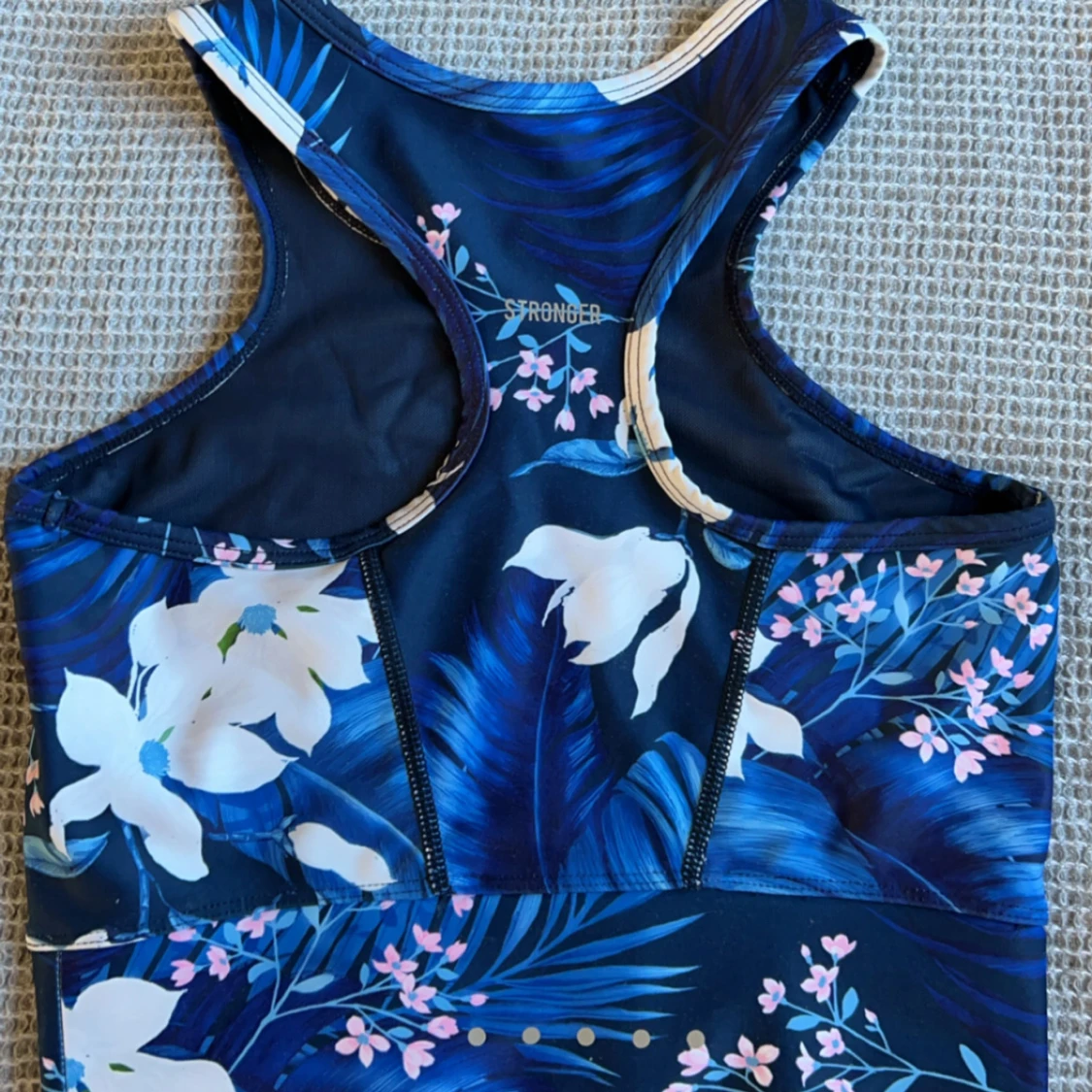 Blommig linnetopp från Stronger - 1