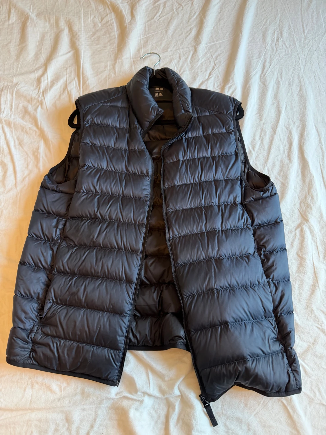 Mörkblå dunväst Uniqlo