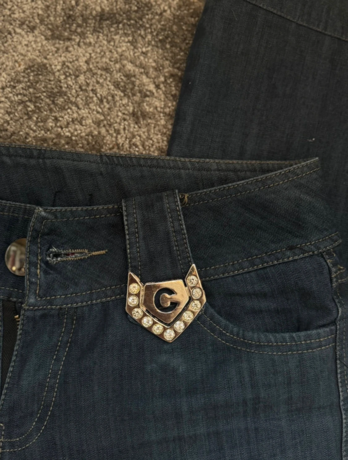 Mörkblå bootcut jeans med strassdetaljer - 3