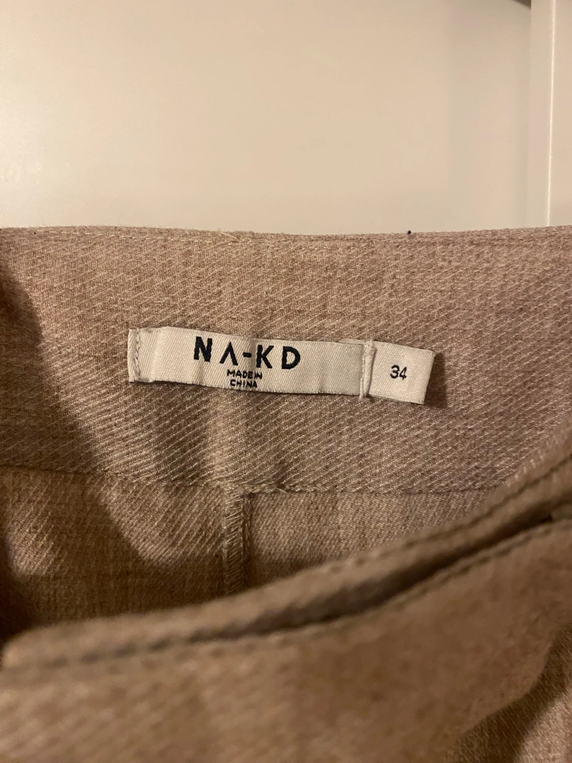 Beige linnebyxor från NA-KD, storlek 34 - 2