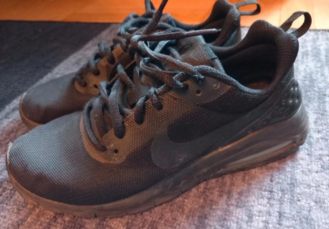 Svarta Nike sneakers strl 36 - 1