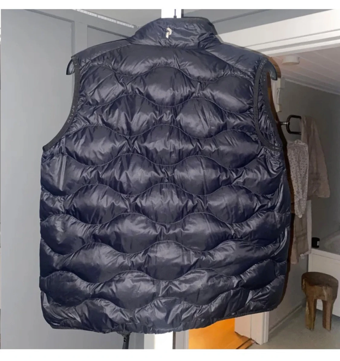 Svart dunväst från Peak Performance - 1